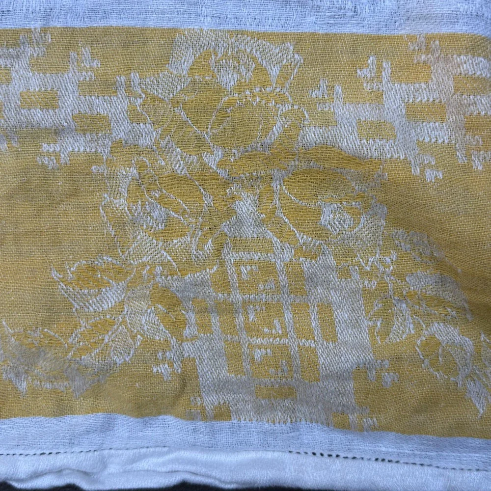 9.a.37 Vintage Yellow White Damask Tablecloth 49x62 Floral Jacquard Hemstitched